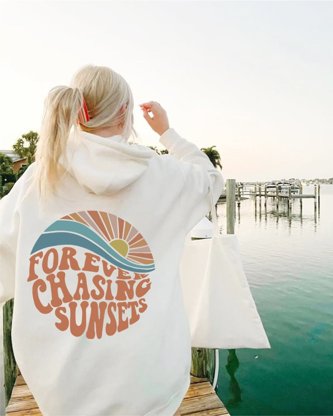 Kira | Stylish Hoodie "Forever chasing sunsets" - MORI